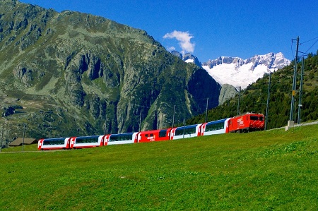 Treno le Glacier Express Oberalp-Svizzera-Reno